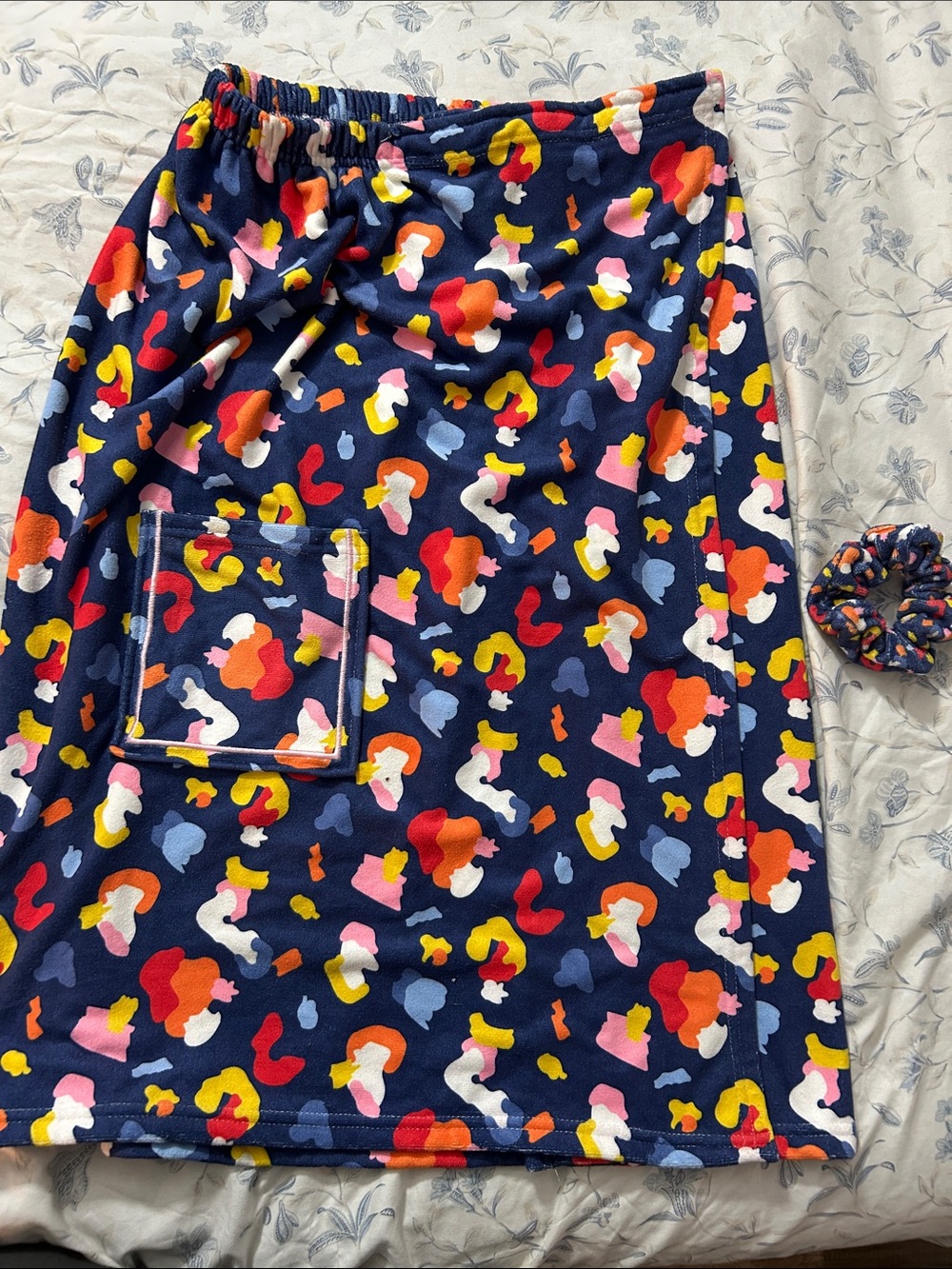 Women’s Navy Abstract Print Elastic Waist Skirt - Multicolor